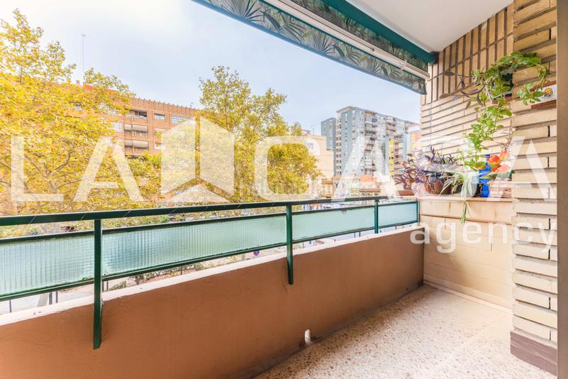 Foto dc66c202-ee75-4f24-87fe-a1299fbb2689. Piso  muy luminoso en Aiora Valencia