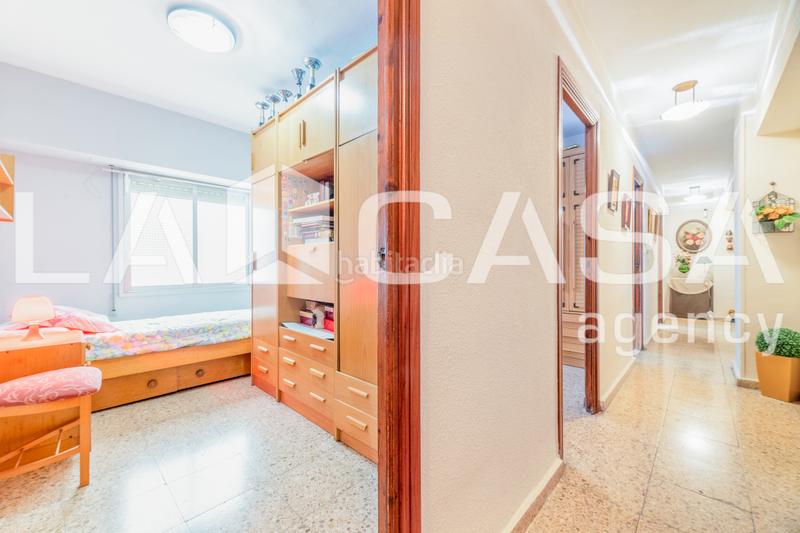 Foto e4a61637-a1f3-4a22-b03f-1089674f9f79. Piso  muy luminoso en Aiora Valencia