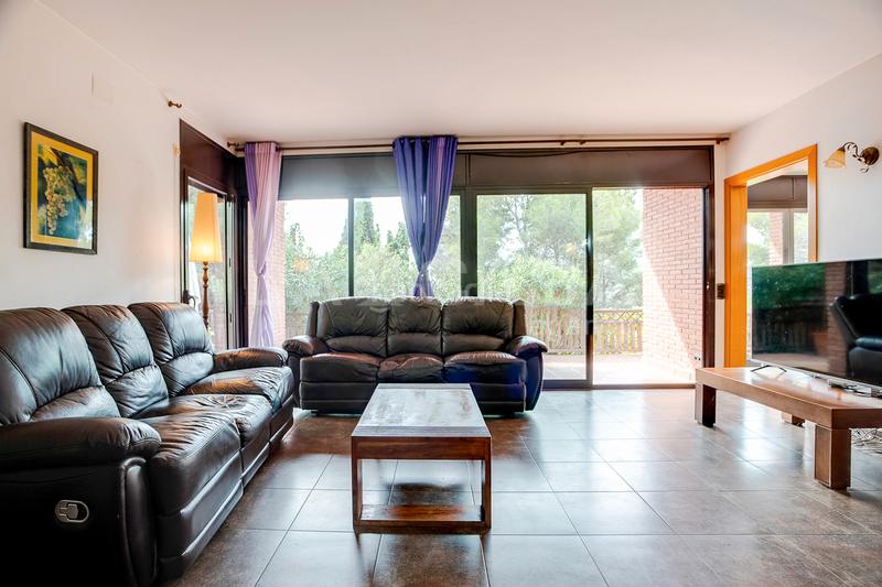 Foto b4910a2d-fc02-4bc9-9693-163c67914051. Casa con riscaldamento parcheggio piscina in Corbera de Llobregat