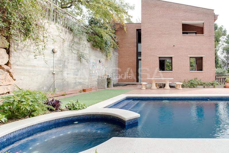 Foto bb024c38-e7a7-4847-aee9-273a9e38ef5f. Casa con riscaldamento parcheggio piscina in Corbera de Llobregat