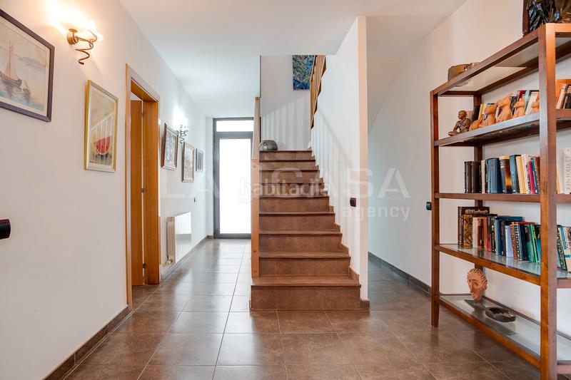 Foto e4bedc53-66db-4f9f-9a0d-e9d366ca3a18. Casa con riscaldamento parcheggio piscina in Corbera de Llobregat