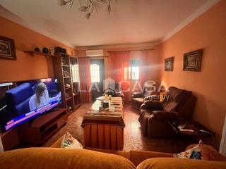 Casa  Calle lérida. Estupenda vivienda en la zona de la bajadilla