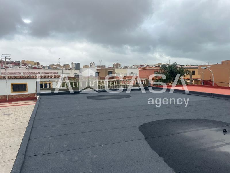 Foto b8c911bb-bac9-442d-96eb-adb32843d7c7. Local comercial a Bajadilla - Fuente Nueva Algeciras