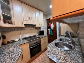 Appartement  Calle leonardo da vinci de. Excelente piso en hospitalet