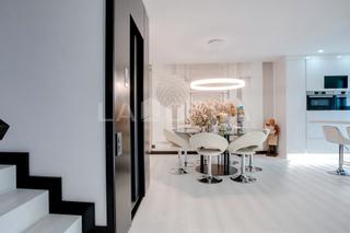 Casa adossada  Carrer de veneçuela. Adosado reformado