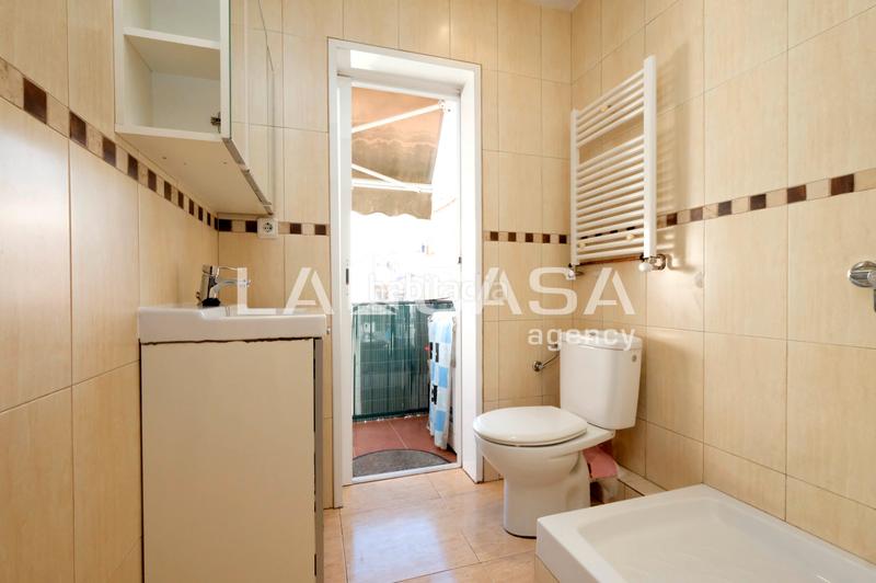 Foto 2cfda0fe-c923-41d6-99dd-44b0277a91e3. Piso  reformado en Roquetes Barcelona