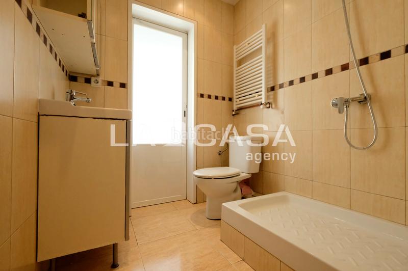 Foto 89101fc0-e631-475d-8d1a-bcbec50c156c. Piso  reformado en Roquetes Barcelona