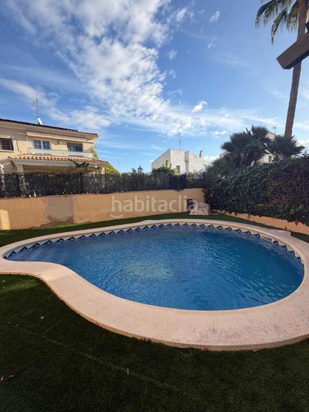 Foto 4958d980-1c60-4a70-999c-3607fc8de740. Casa con parcheggio in Cunit residencial Cunit