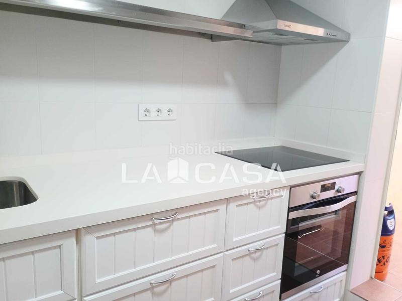 Foto 0a88b8b7-2c68-4c6c-ae30-62abc1eaa343. Casa amb aparcament a Barrios (Los)