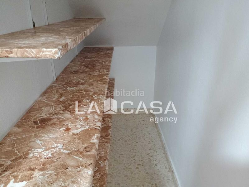 Foto a8bc25ff-1836-400a-8e88-e165ed765a4b. Casa amb aparcament a Barrios (Los)