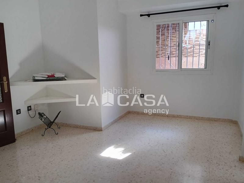 Foto b0127d93-e232-4a38-98ca-120e373f4f25. Casa amb aparcament a Barrios (Los)