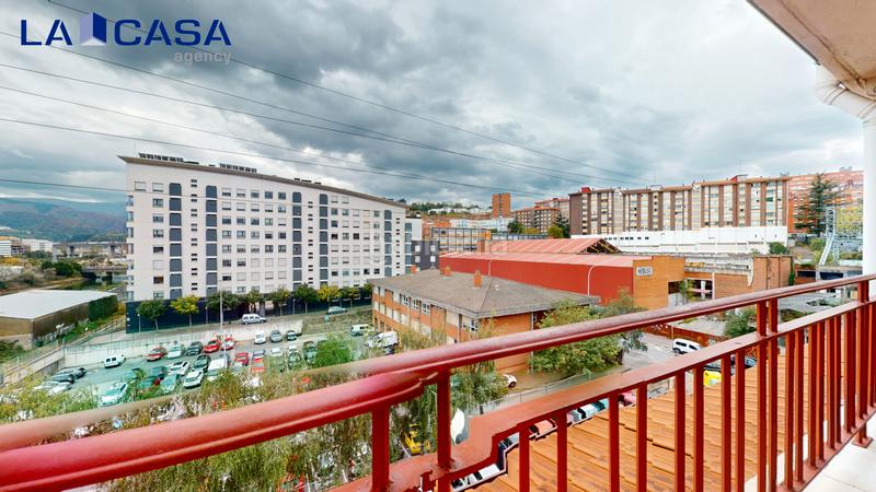 Foto 374b5a36-c3da-4b34-86aa-18f9055b8842. Piso  en venta en calle zumalakarregi en Burtzeña Barakaldo