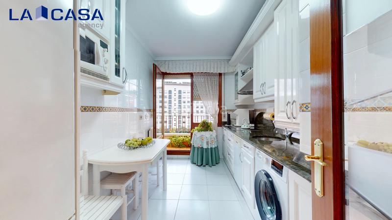 Foto 72cbd8c1-872c-4558-a645-07d3841d0554. Piso  en venta en calle zumalakarregi en Burtzeña Barakaldo