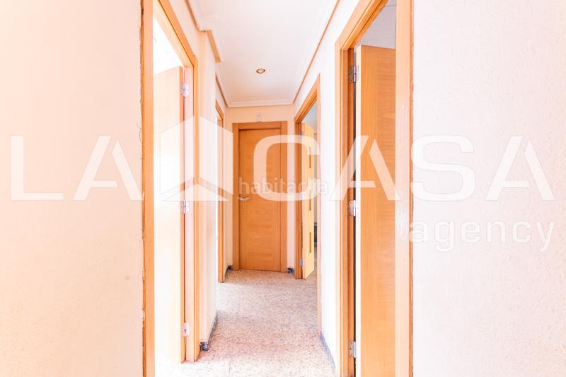 Foto 84ca7b02-f18e-46d5-9b1a-045b3f3d6e7c. Piso  en calle campoamor en Ciutat Jardí Valencia