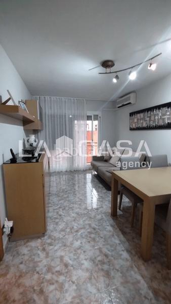 Foto a5cf5520-2811-4964-9c2d-5592e36adc9b. Flat with heating in Llefià Badalona