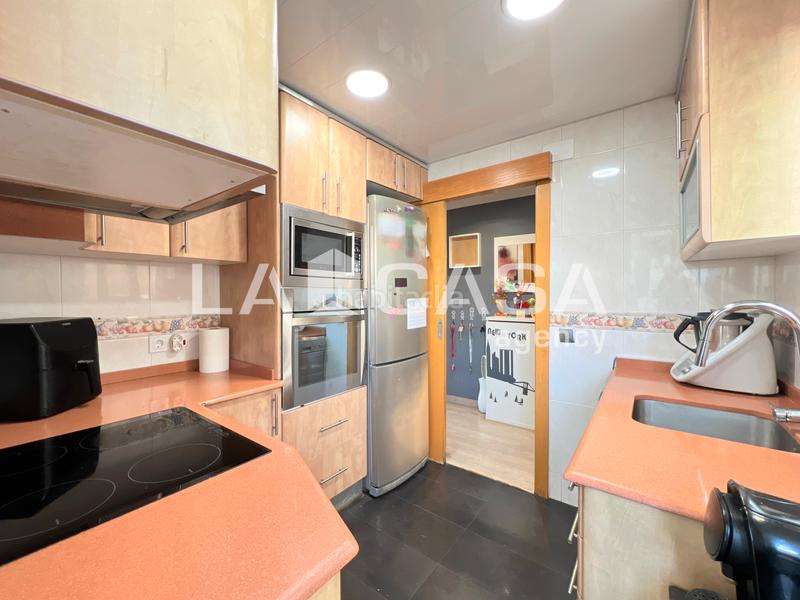 Foto d7ee6bf3-5e08-41ed-beb8-570985555215. Appartement avec chauffage dans Congrés Badalona