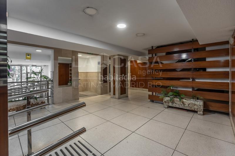 Foto c062b7a4-175e-4f81-8333-2c42e9392f68. Flat with heating in Lucero Madrid