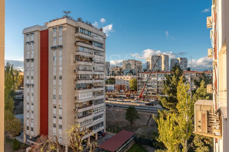 Foto 955609fc-3ff0-4ee8-881c-c3bde110e035. Piso en Lucero Madrid