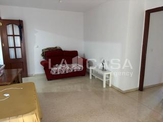 Etagenwohnung  Calle almería. Excelente piso en fuente nueva con 3 dormitorios