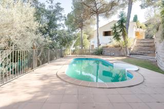 Chalet  Carrer quatre camins. Chalet carrer quatre camins, cabrils