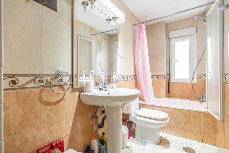Foto 0193d656-e897-4be3-a2f8-d80c3c78855c. Ático piso en venta en calle de alonso carbonell en Madrid