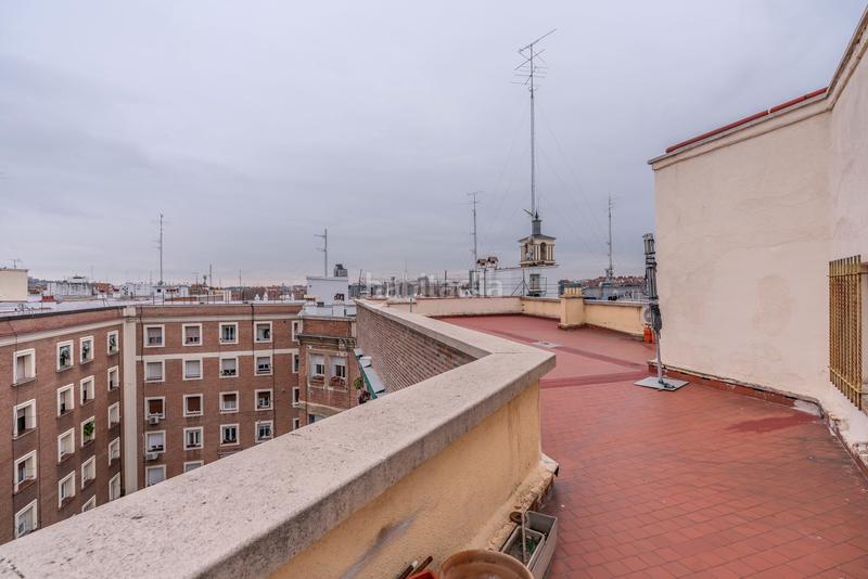 Foto f052dfef-3baa-46ae-a23d-57e6044584b5. Ático piso en venta en calle de alonso carbonell en Madrid