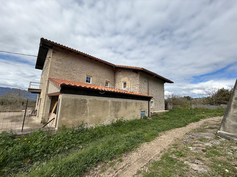 Foto 2eb73907-bb76-4c84-a516-a737205dd2ba. Casa amb aparcament a Valle de Mena