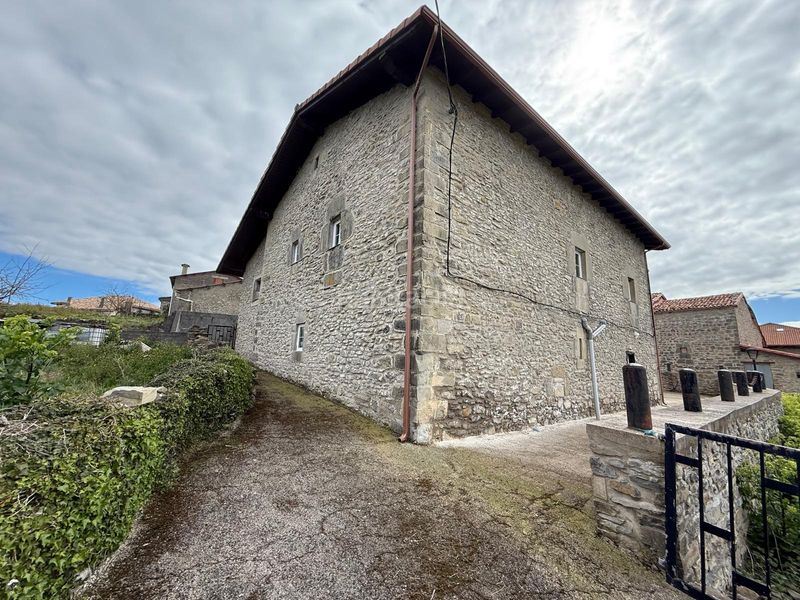 Foto 918690c1-1c59-48cd-a252-e4f0c2c8cd41. Casa amb aparcament a Valle de Mena