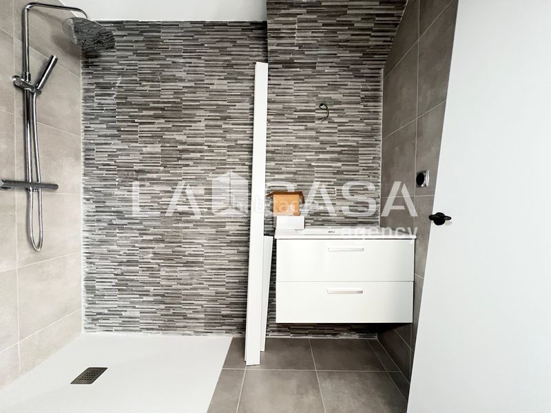 Foto 1815e9b9-ab94-4623-8770-3d2cdf9e656e. Dúplex a Llefià Badalona