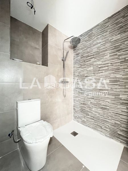 Foto e4faf46b-ef32-4377-9aa4-d519e7b58ebc. Dúplex a Llefià Badalona