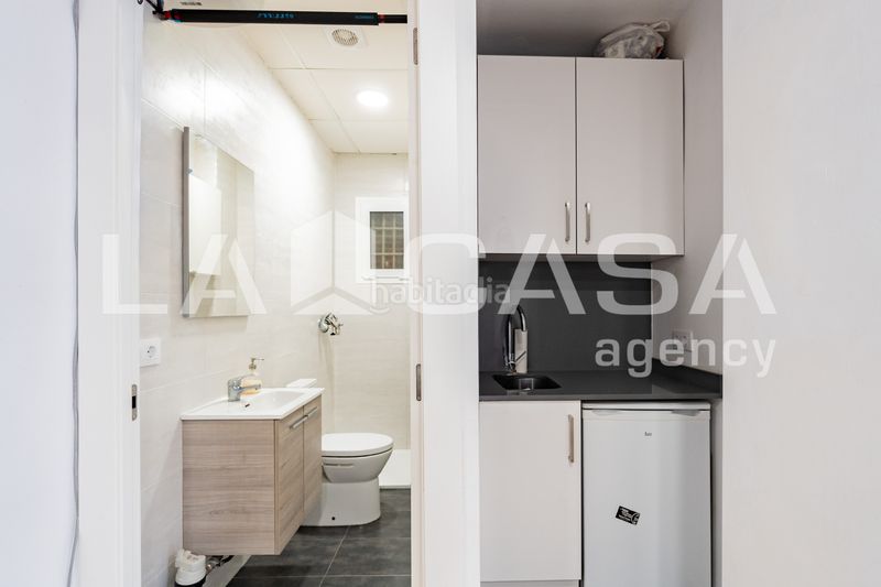 Foto 564fd5ef-9b03-4977-a48a-f385b1d1e5ab. Local comercial a L´Illa Perduda Valencia