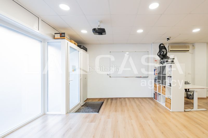 Foto d234da14-57fc-41ef-9eb6-209c9713b37a. Local comercial a L´Illa Perduda Valencia