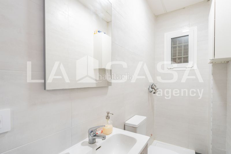Foto e1574ec8-1481-46b5-83af-bc38dac04dd7. Local comercial a L´Illa Perduda Valencia