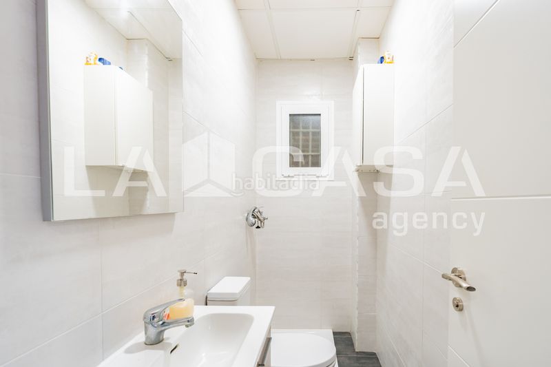 Foto f4f637f7-4c9b-41b6-9721-94f5a221d83f. Local comercial a L´Illa Perduda Valencia