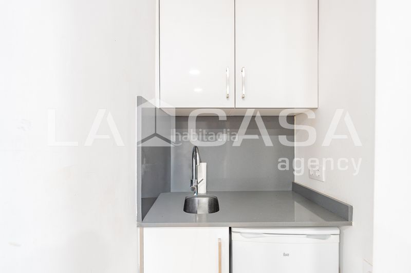 Foto f8186c11-dec8-4e66-8014-1d8b14f4aefc. Local comercial a L´Illa Perduda Valencia