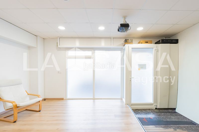 Foto ffa65026-918c-4201-b92e-5b50ad8d51f1. Local comercial a L´Illa Perduda Valencia
