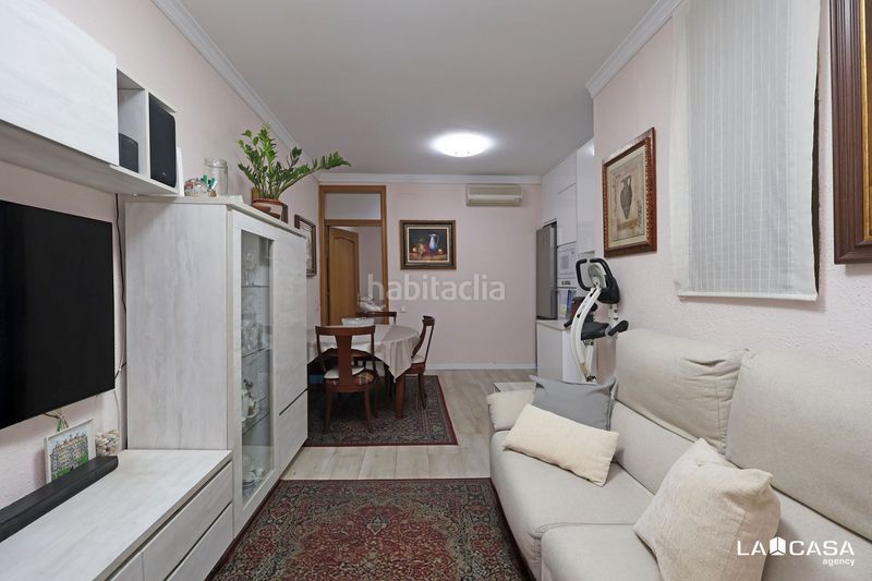 Foto 67b6939e-f1b0-4455-9bc6-c1981b8e60e6. Pis a Sant Antoni Barcelona
