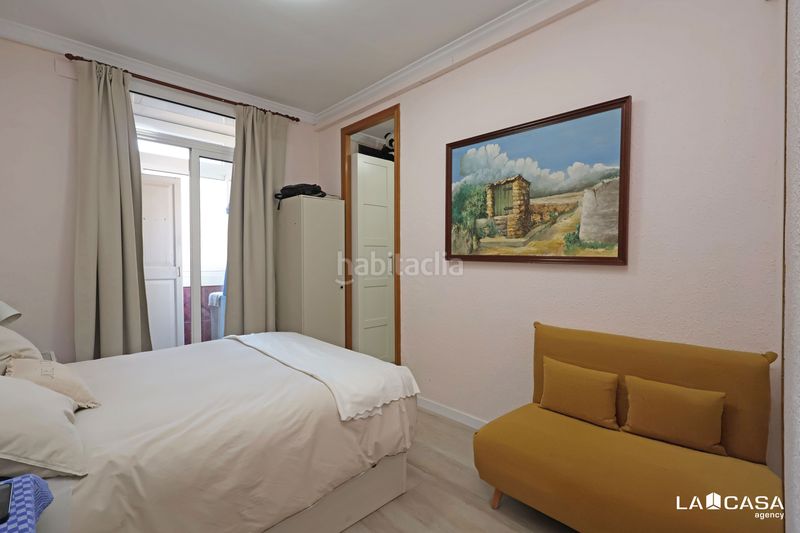 Foto e55a15c3-d2f1-4685-90fe-634a1cadc5c4. Pis a Sant Antoni Barcelona