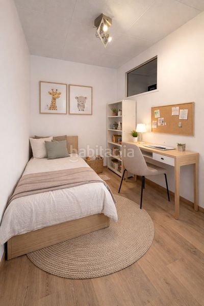 Foto 4f5bba28-e2c3-4bb8-89a5-bc57a6872ca8. Pis a Sants Barcelona