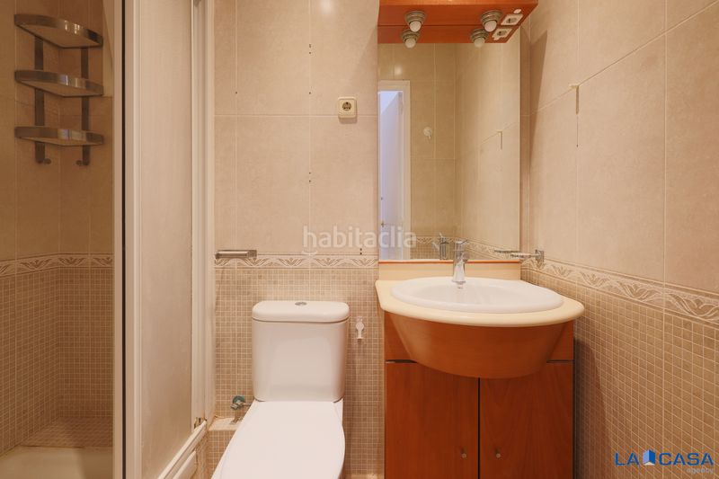 Foto 939de077-a4a6-402b-b729-b12116dabcf9. Pis a Sants Barcelona
