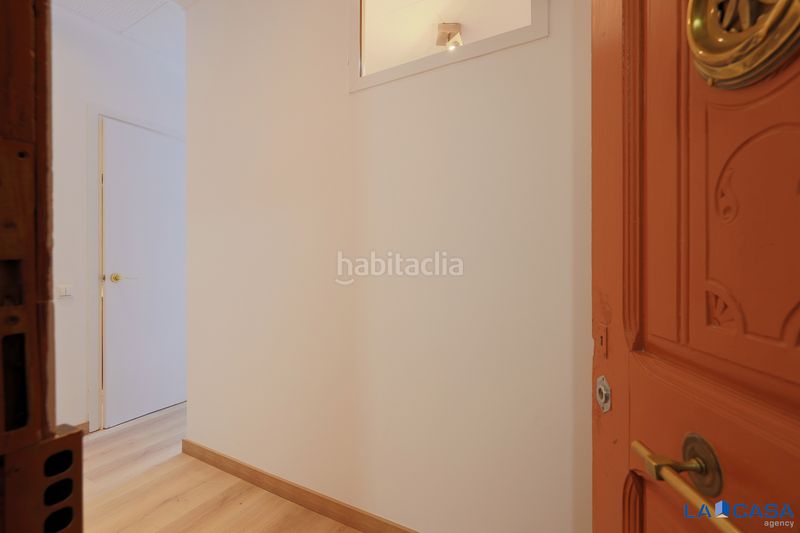 Foto 9edc1390-837e-4d62-9454-e28d3950bde9. Pis a Sants Barcelona