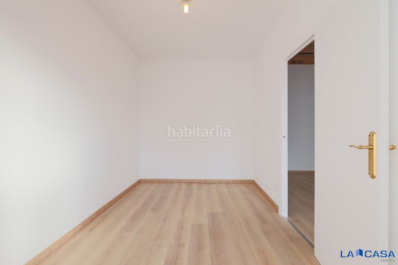 Foto a0090cf4-9074-434e-a8c5-7b830430342f. Pis a Sants Barcelona