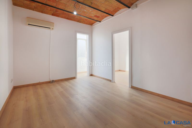 Foto d0a669e9-4111-4914-b88d-ef72867efe59. Pis a Sants Barcelona
