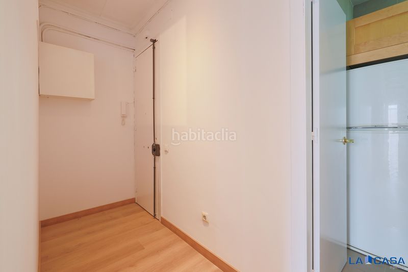 Foto d1882d8b-7c59-4e8a-8148-07e595e9ba7b. Pis a Sants Barcelona