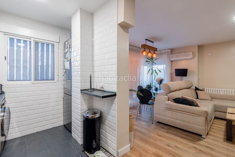 Foto b1ff4e03-d7a9-49e5-ad18-b44b06825140. Piso en Lucero Madrid
