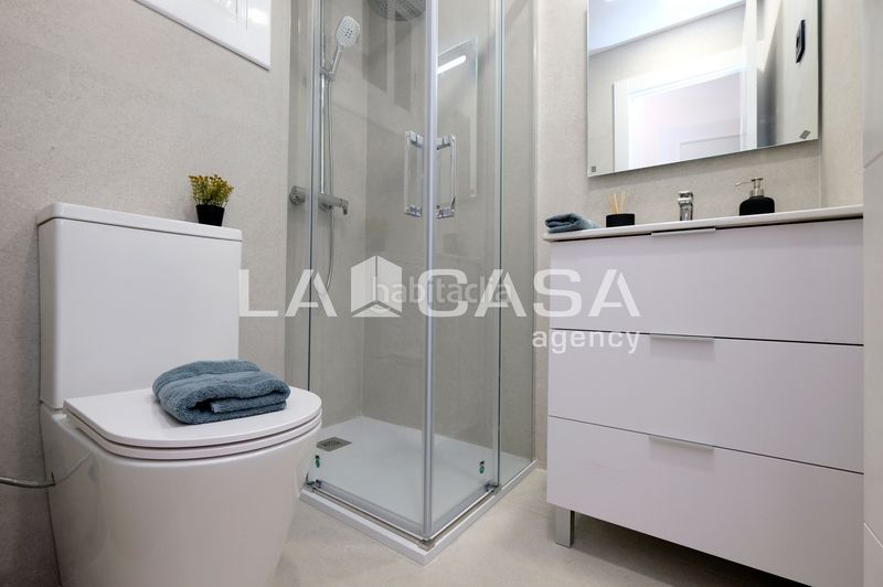 Foto 70f7e974-fdbe-49e2-9298-14d404886d7b. Pis a Vilapicina - Torre Llobeta Barcelona