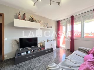 Pis  Calle atlantida. Piso en venta en llefià