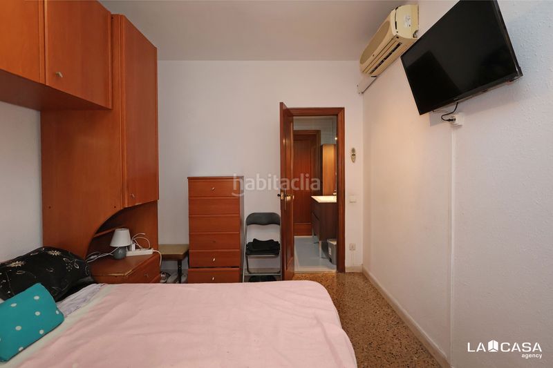 Foto deb94ba0-ebad-4b80-93d2-a454f82ea68f. Pis a La Bordeta Barcelona
