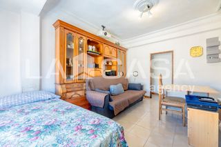 Flat  Calle alboraya. Amplia vivienda con gran potencial junto a los jardines de viver