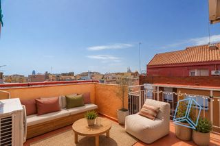 Penthouse  Carrer d'amèrica. Ático carrer damèrica, barcelona